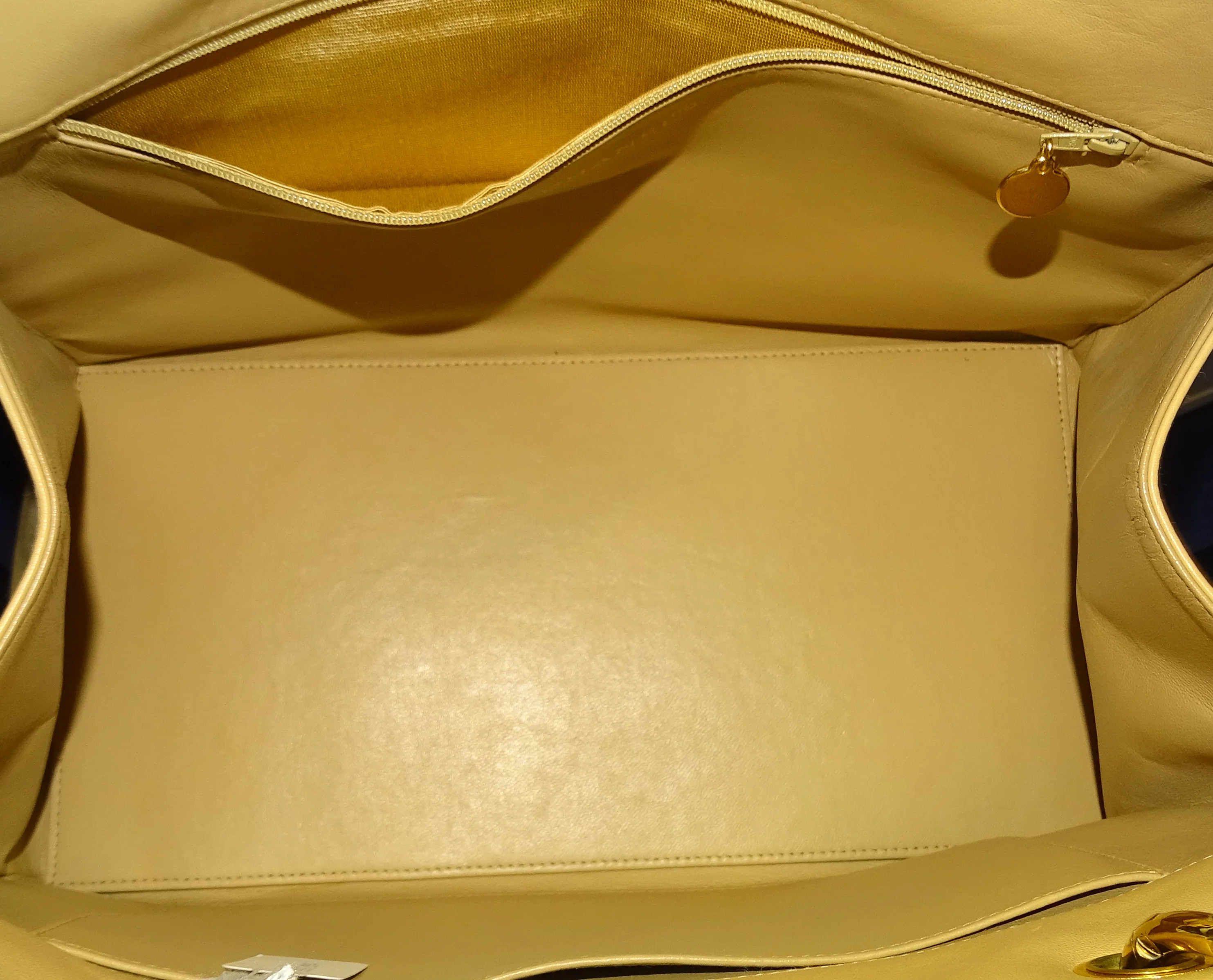 Chanel Beige Leather GHW Vintage Grand Timeless Tote 1996/97 - Image 11