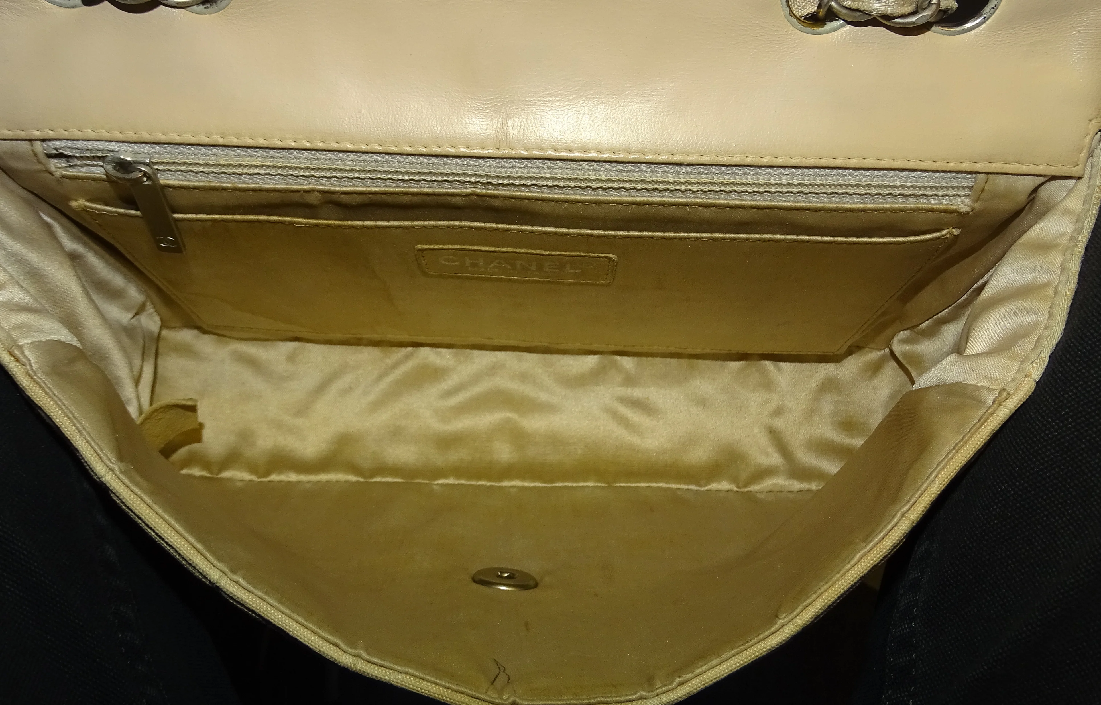 Chanel Beige Travel Ligne Single Flap Shoulder Bag 2002/03 - Image 12