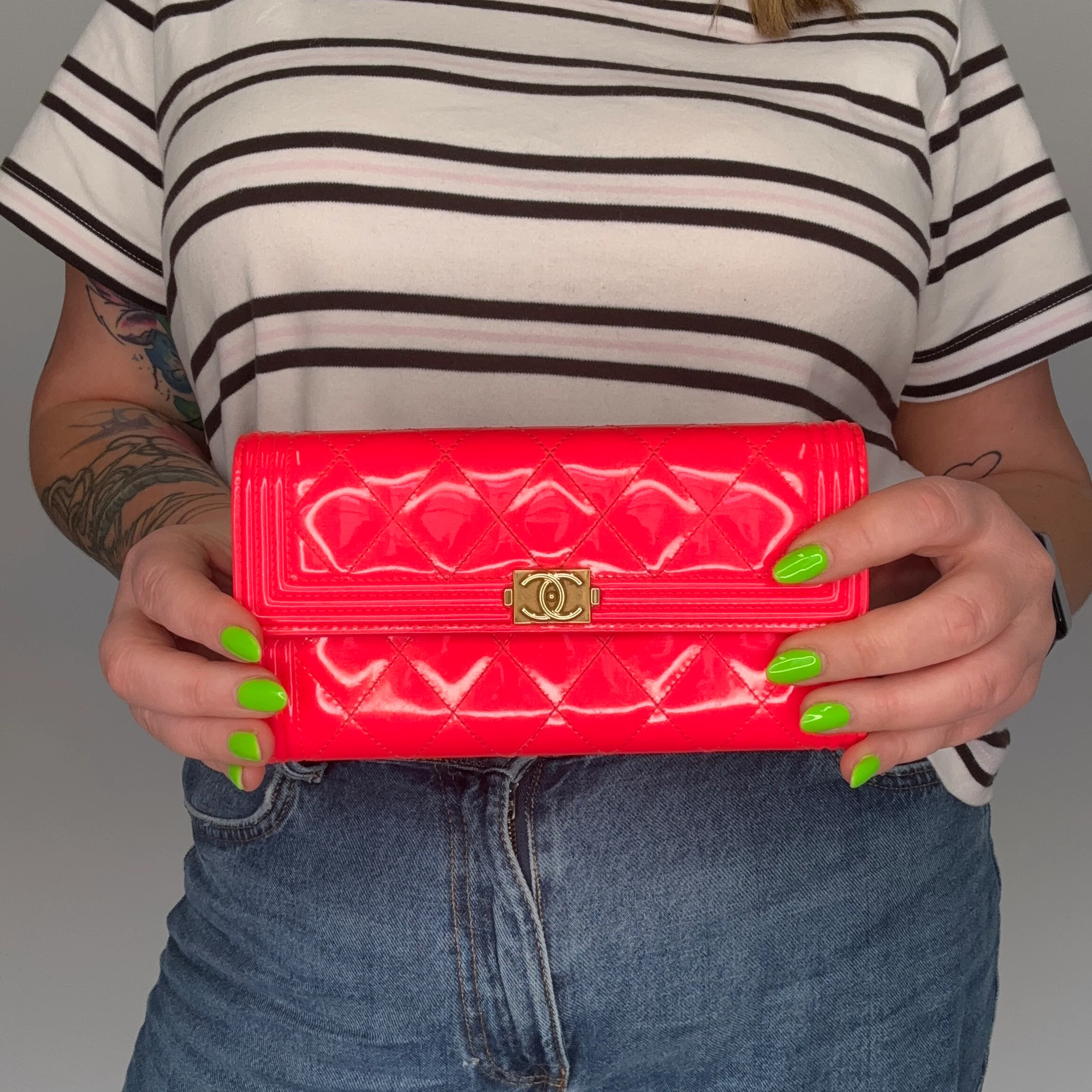 Chanel Boy Wallet Long Flap Neon Pink Patent 2016 - Image 12