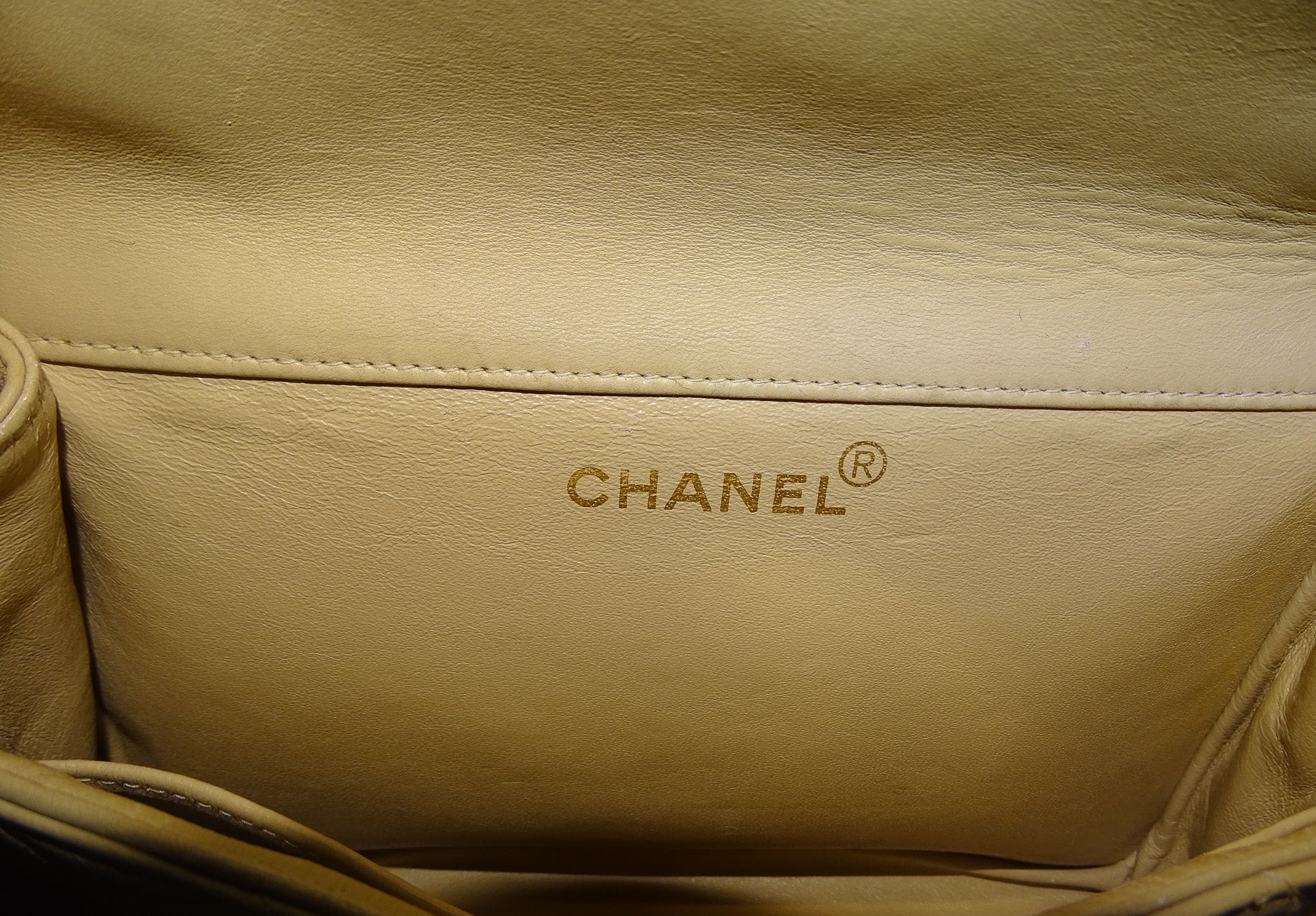 Chanel Double Sided Classic Flap In Beige Lambskin Leather And Gold Hardware Vintage 1996/97 - Image 15