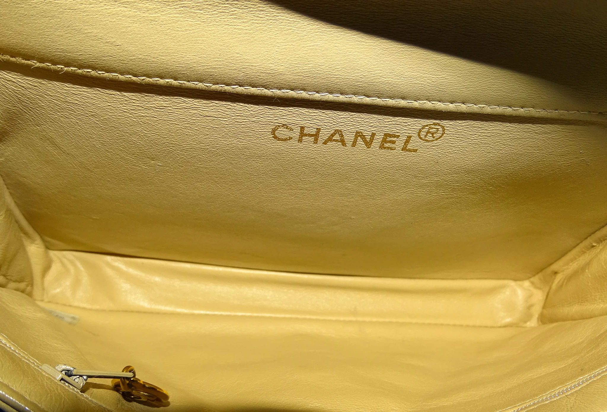 Chanel Double Sided Classic Flap In Beige Lambskin Leather And Gold Hardware Vintage 1996/97 - Image 16
