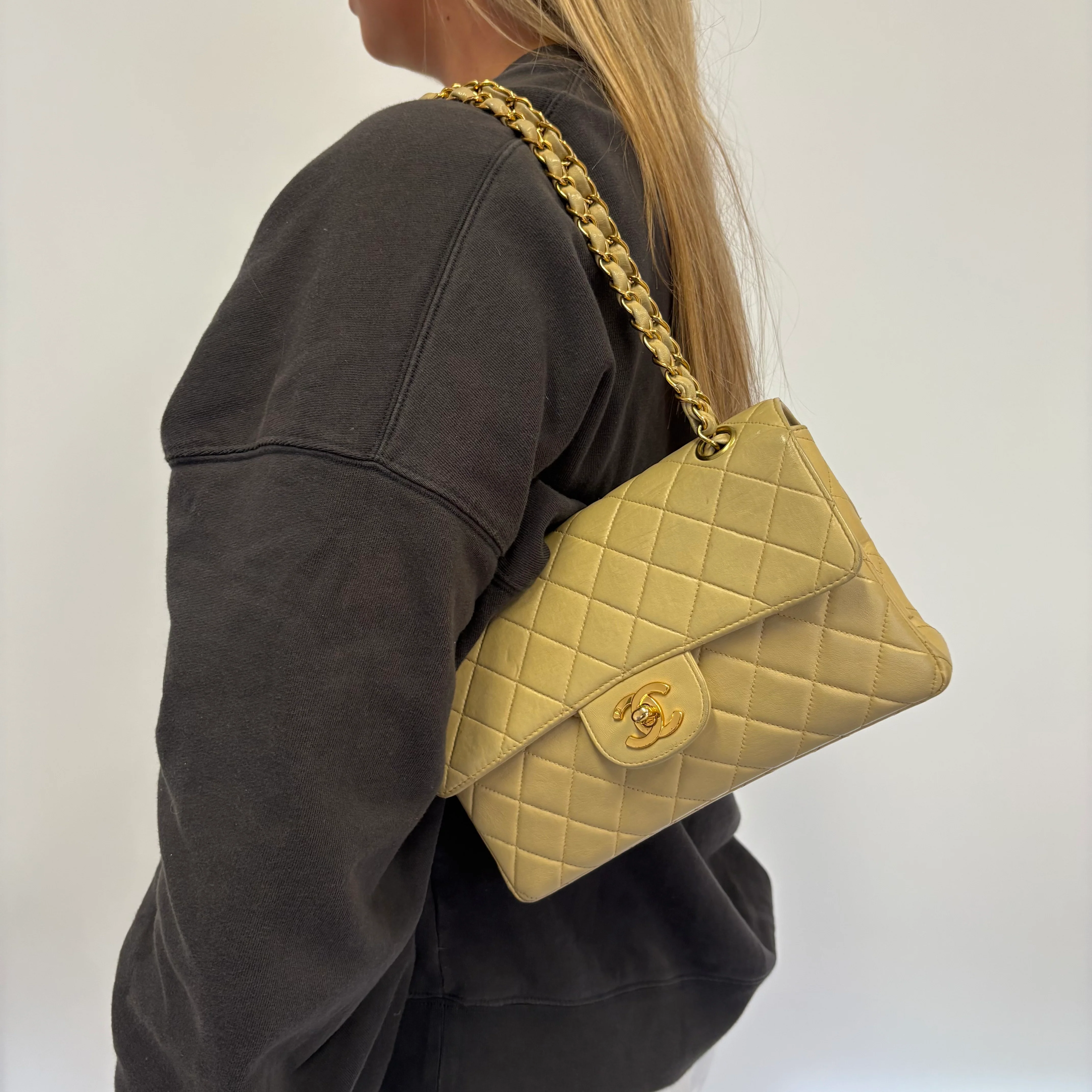 Chanel Double Sided Classic Flap In Beige Lambskin Leather And Gold Hardware Vintage 1996/97 - Image 2