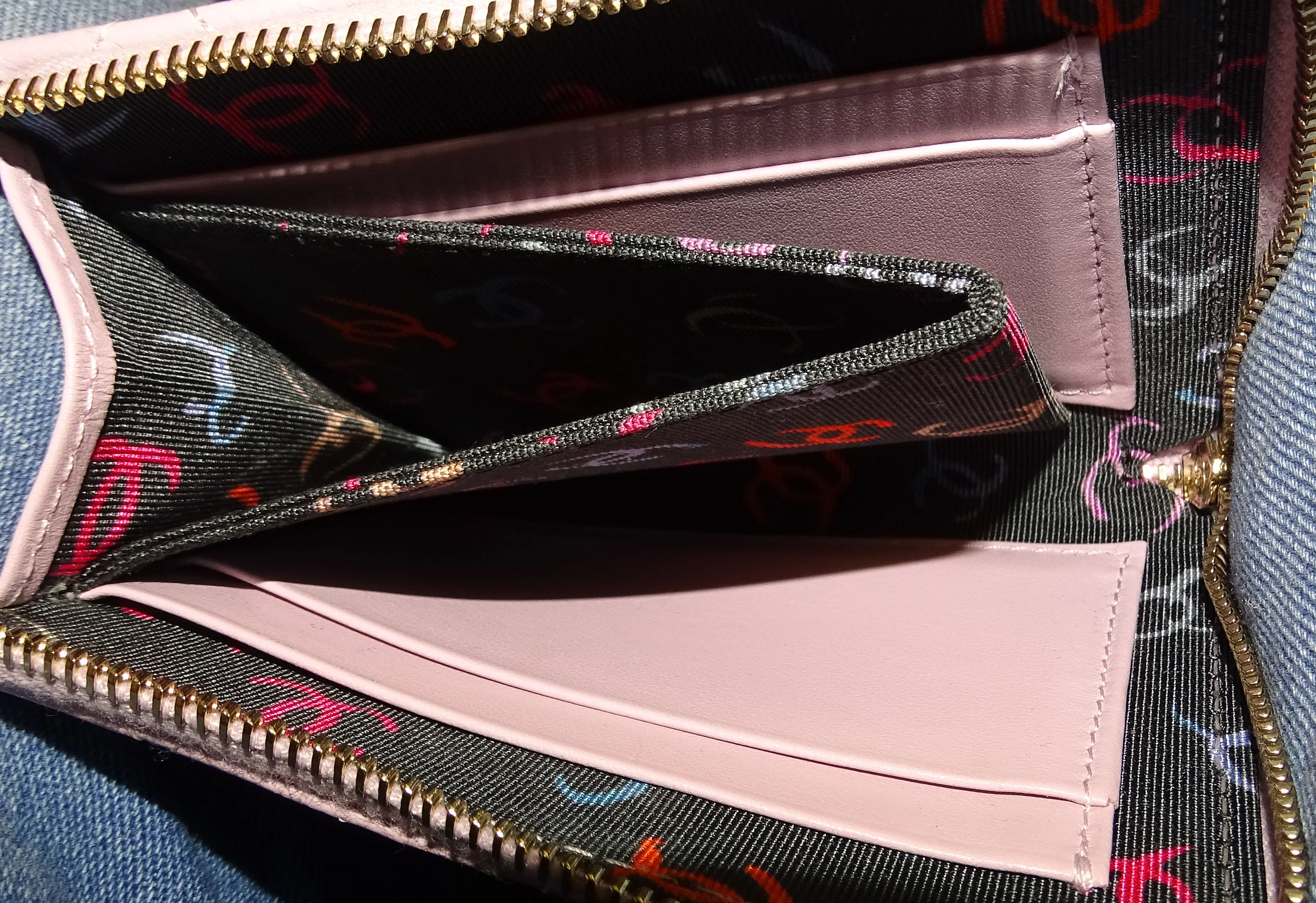 Chanel Half Zip Pale Pink Caviar Timeless Wallet - Image 9