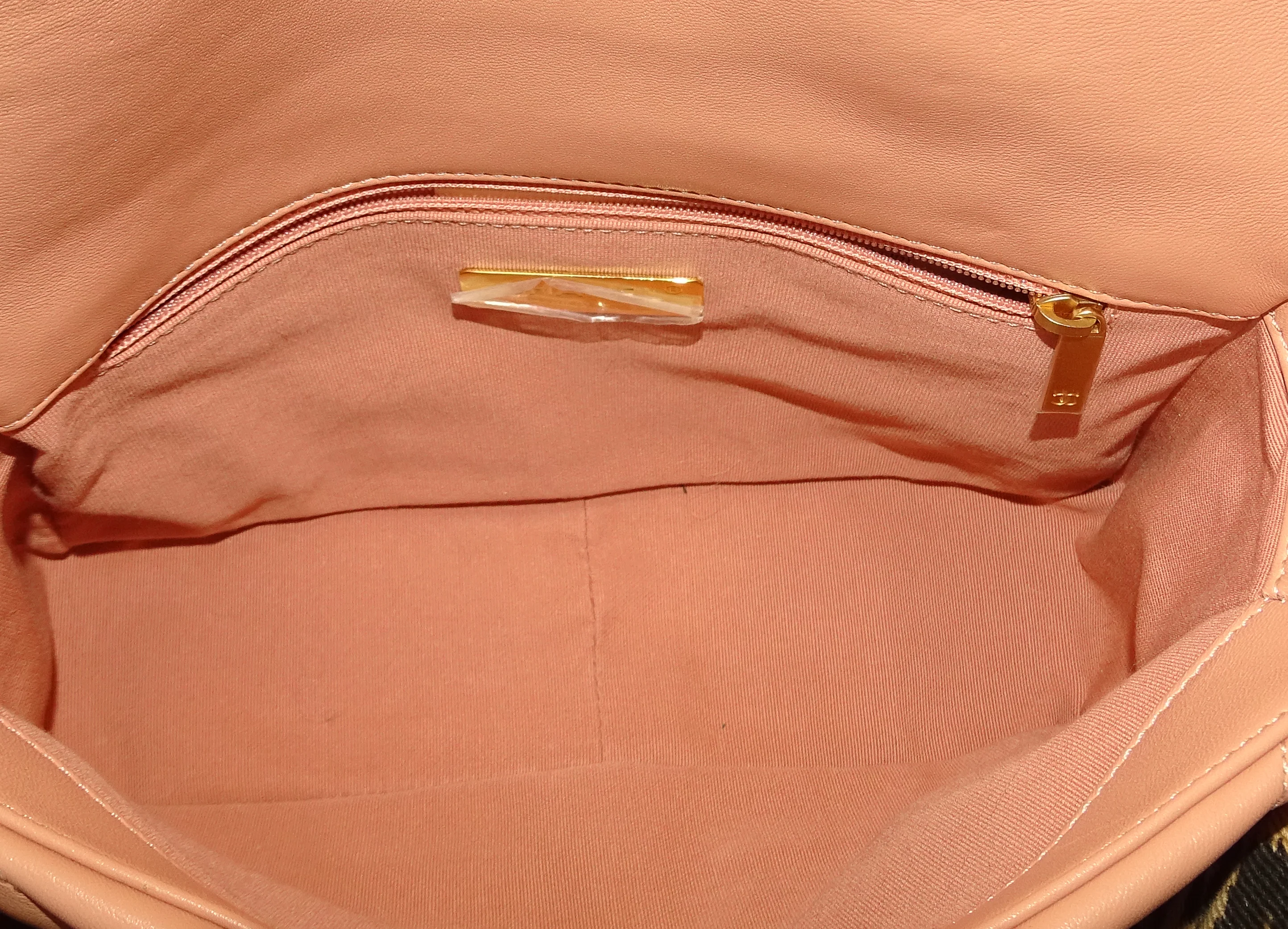 Chanel 19 Salmon Pink Small Chanel (NFID) - Image 13
