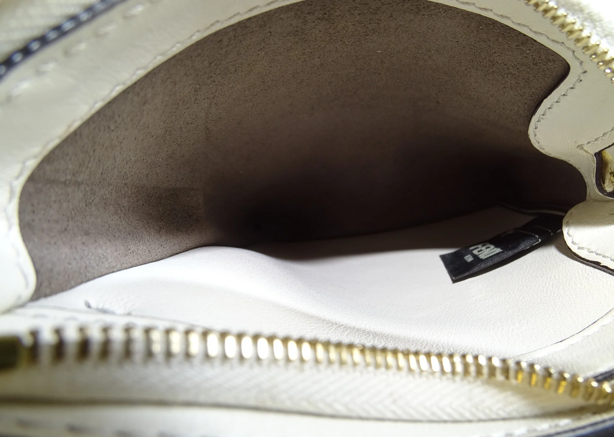Fendi White Bustine 3 Pockets Crossbody Bag - Image 13