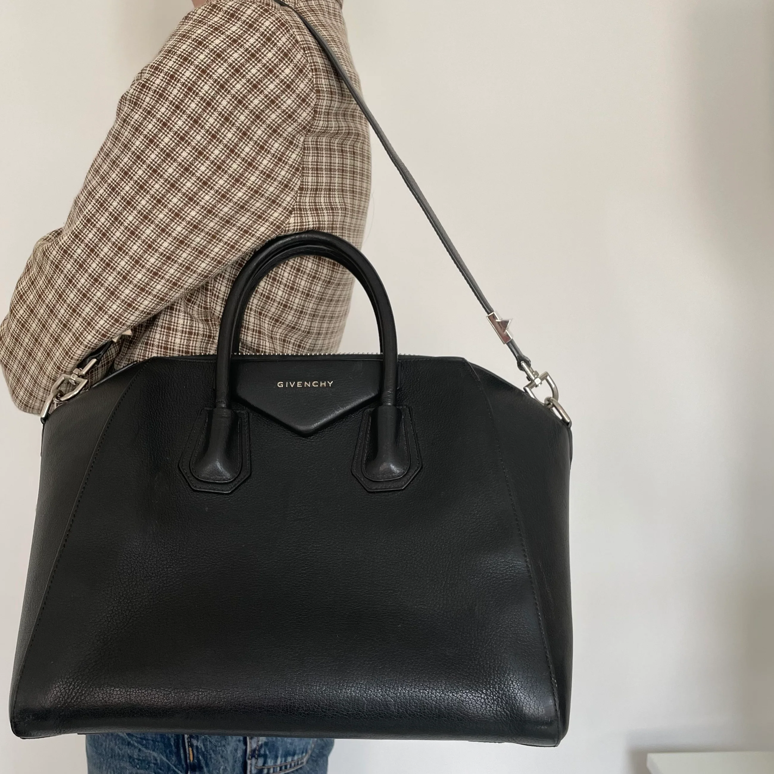Givenchy Antigona Medium Black SHW - Image 2