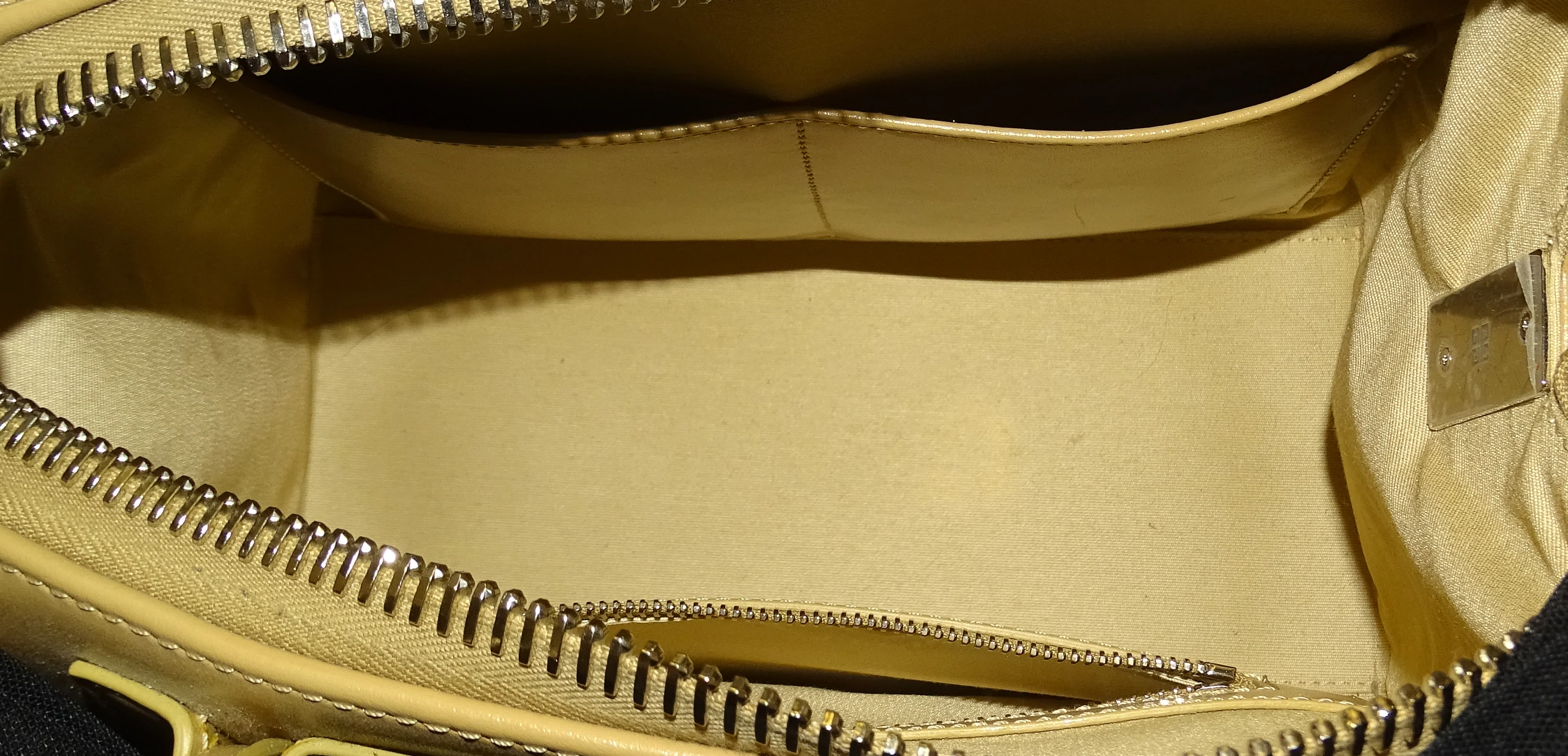 Givenchy Beige Cappuccino Small Antigona Lock Bag - Image 10