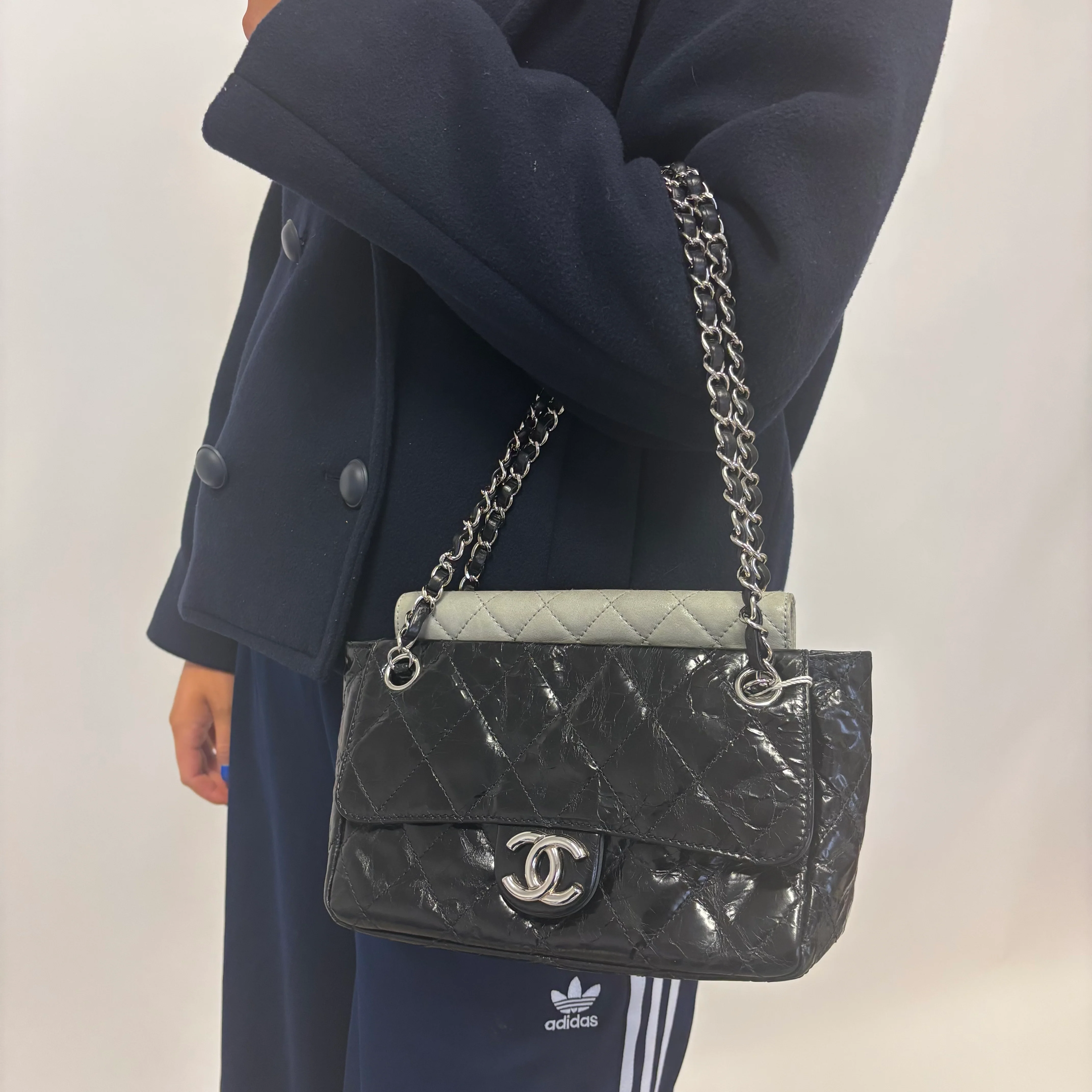 Chanel Black Glazed Calfskin & Grey Iridescent Portobello Flap SH 2008/09 - Image 2