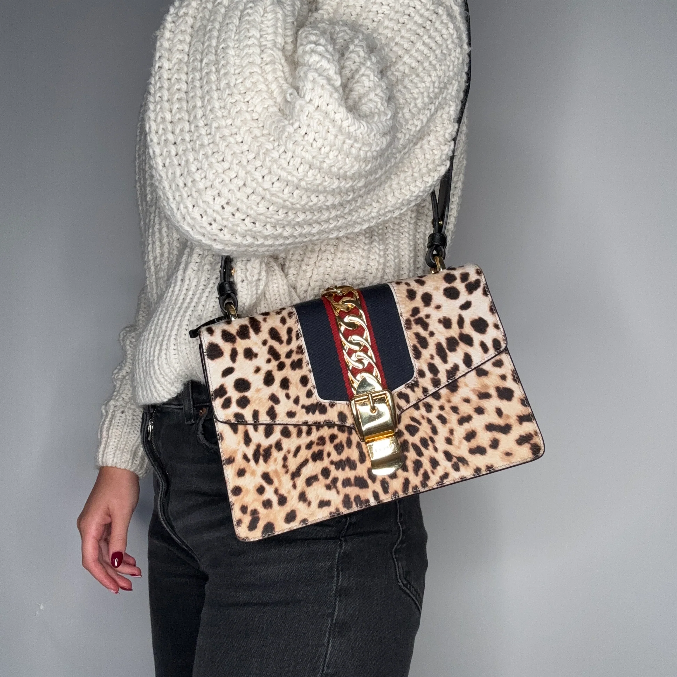 Gucci Sylvie Small Leopard Print Bag - Image 2