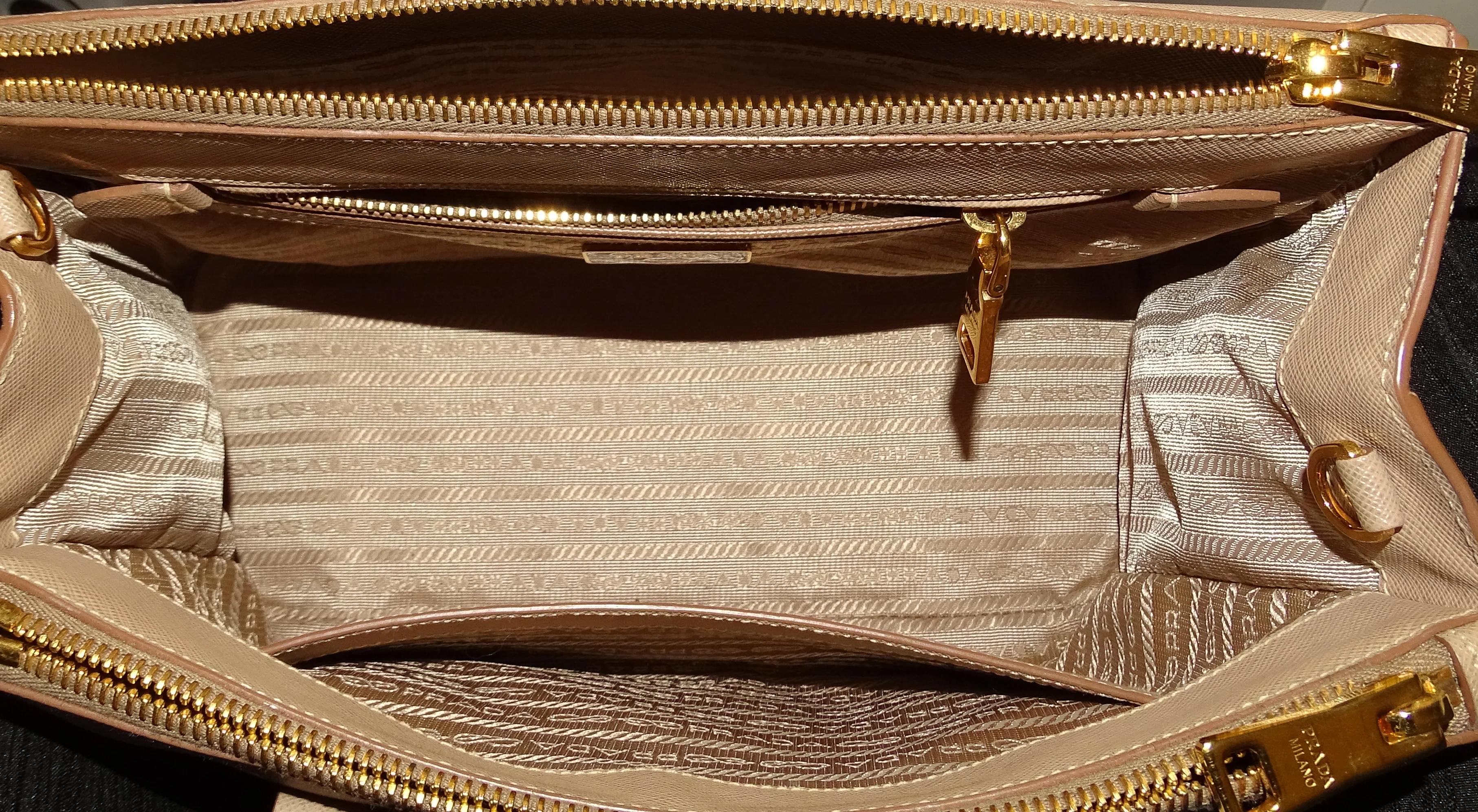 Prada Double Zip Cammeo Lux Tote In Saffiano Leather With Strap - Image 12