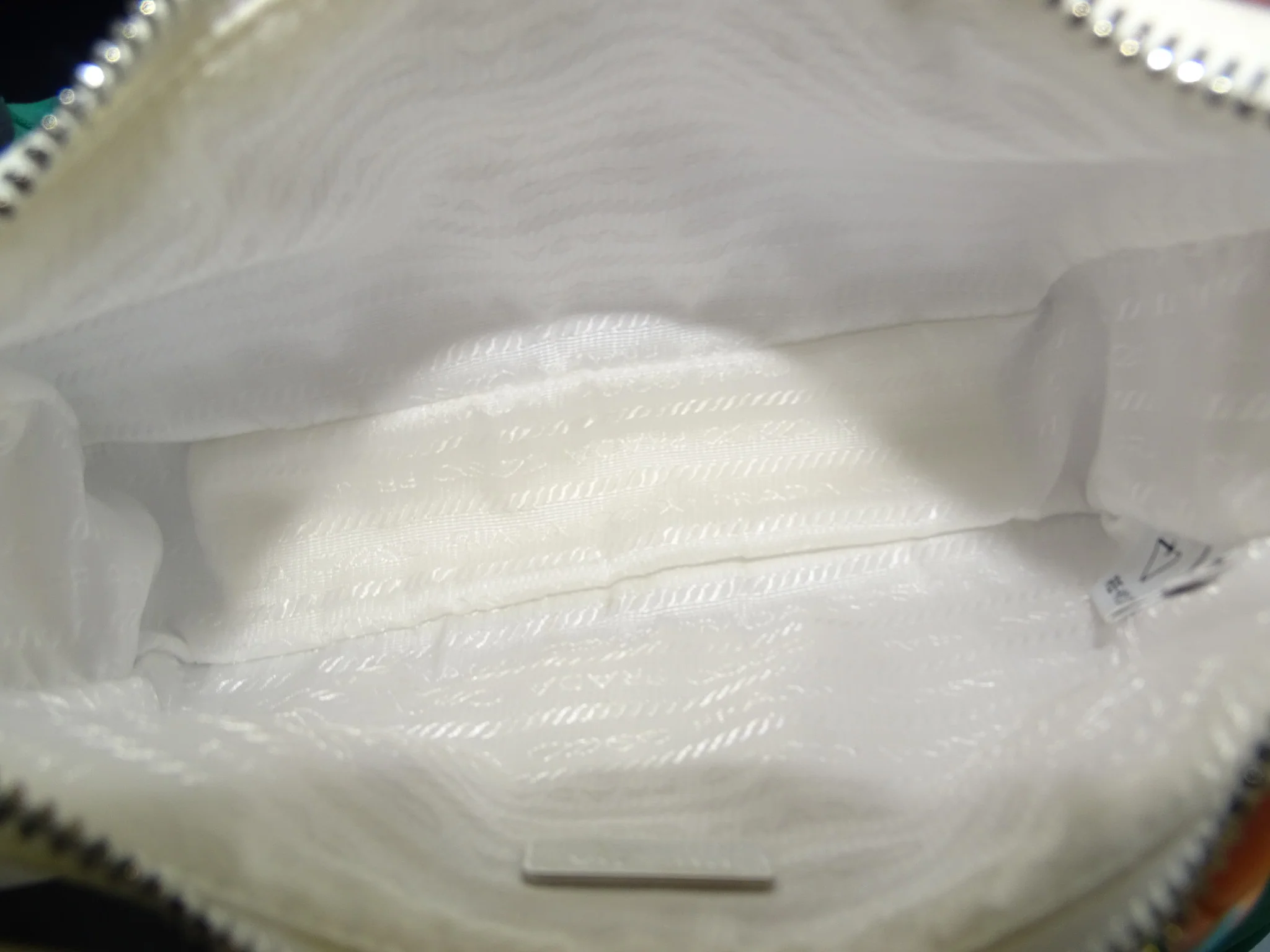 Prada Re-Edition 2005 White Nylon and Saffiano - Image 13